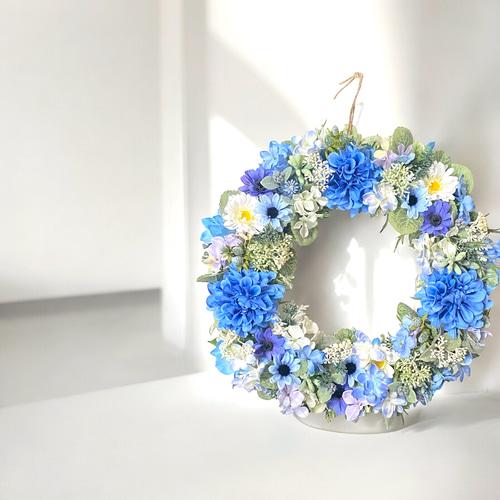 爽やかブルーのフラワーリース 玄関飾り サマーリース 直径約35cm  
