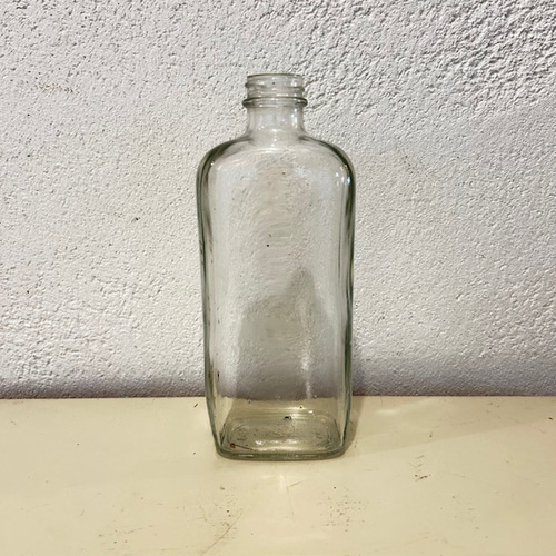 イギリスから届いたアンティークガラスの雑貨、ペン置きが付いたふな型