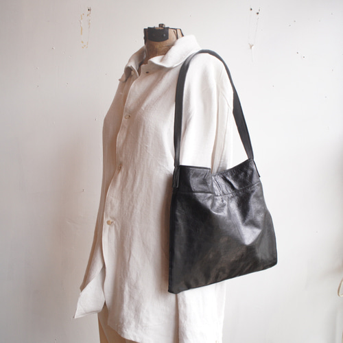 レザーワンハンドルバッグ (黒) ショルダーバッグ ハンドバッグ 牛革