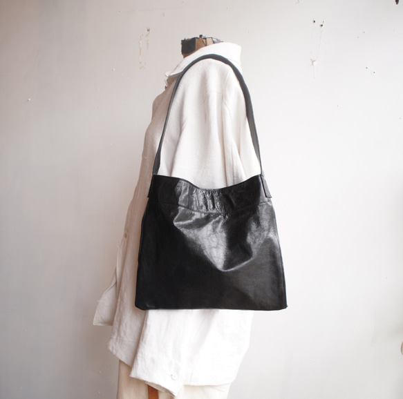 レザーワンハンドルバッグ (黒) ショルダーバッグ ハンドバッグ 牛革