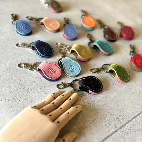 カラフル♪500円玉が2枚入る本革キーホルダー 名入れ可 受注生産