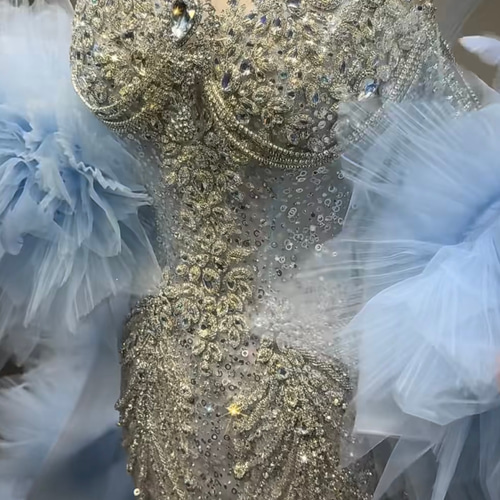 BCBG MAXAZRIA❣️パリ購入超レア‼️シルクカットワークレース❣️マーメイド 爽やかなブルー！高品質保証 ソフトチュール 取り外し可能 マーメイド