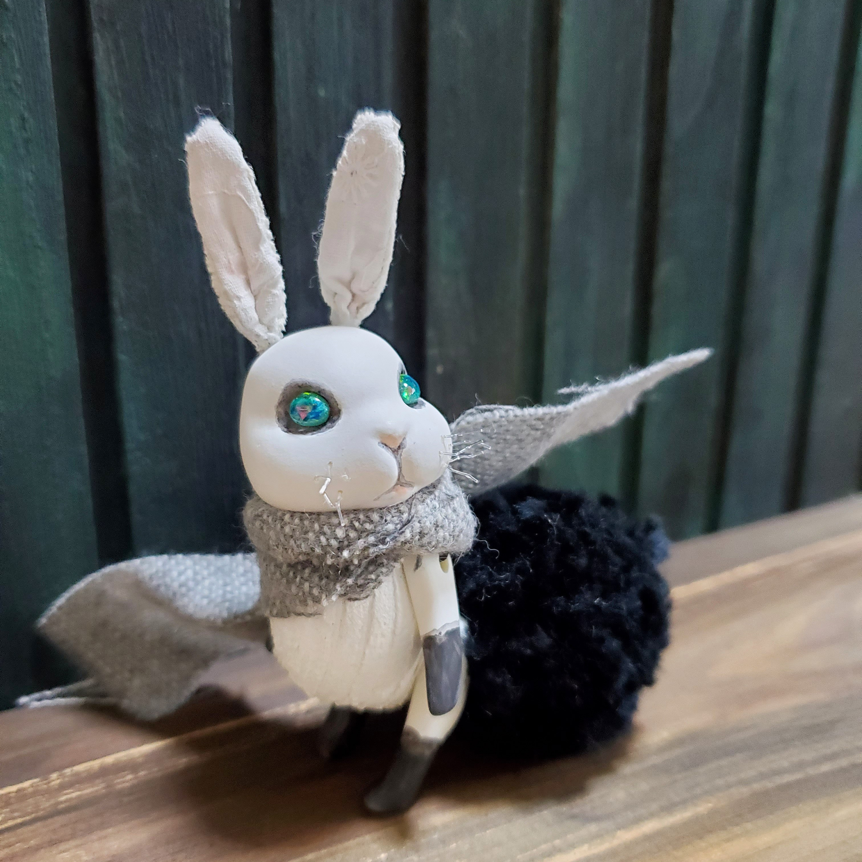 小さな手乗りのうさぎさん　立ち耳No.63