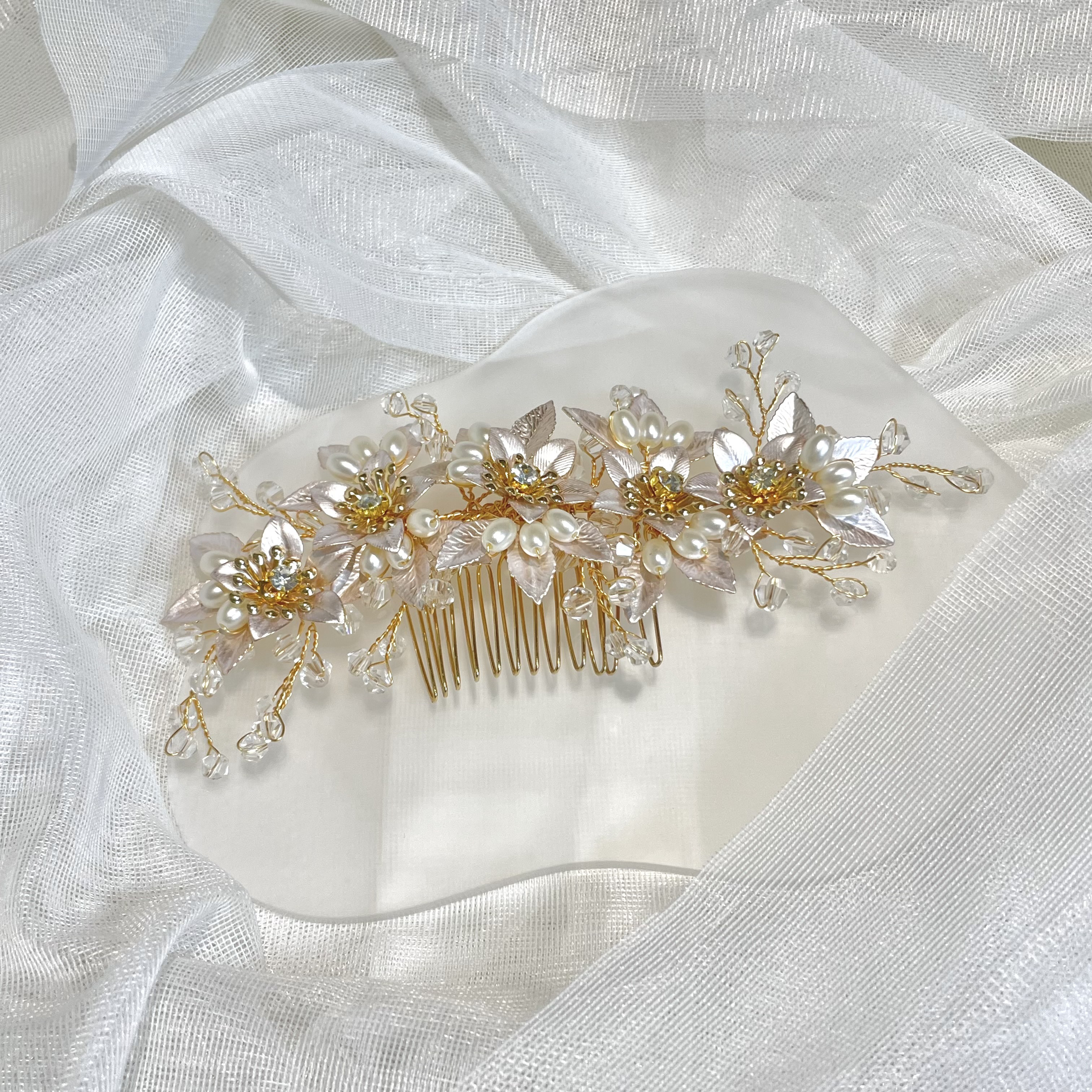 ヘアアクセス　ヘアメイク　結婚式小物　ゴールド　GOLD　パール　小花　髪飾り　ブライダル　花嫁　振袖成人式/音楽会 5,229円