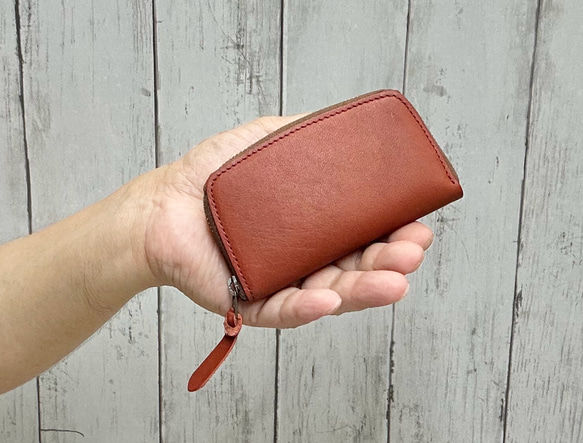 ラウンド型　コンパクトウォレット　本革　赤 1枚目の画像