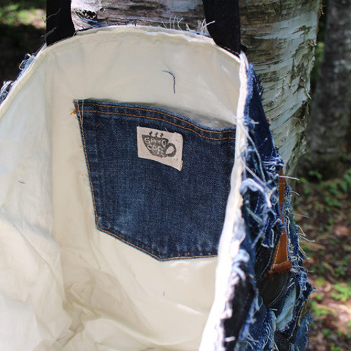 SAYOCAFE個性的デニムパッチワークバッグ SAYOCAFE☆デニムリメイクの個性的な柿渋染めパッチバッグ