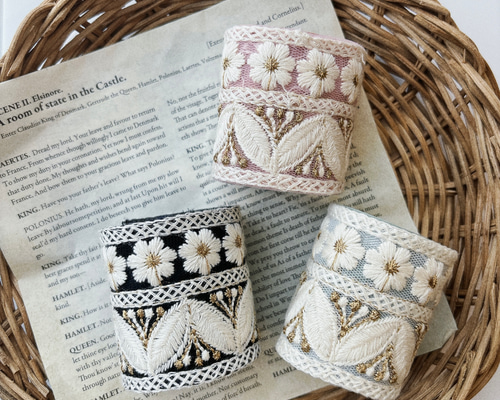 ♡インド刺繍リボン　ポニーフック　ヘアカフ　ブラック　カーキレース　パール付き♡ インド刺繍 ポニーフック ポニーフック・ヘアカフス Hopping