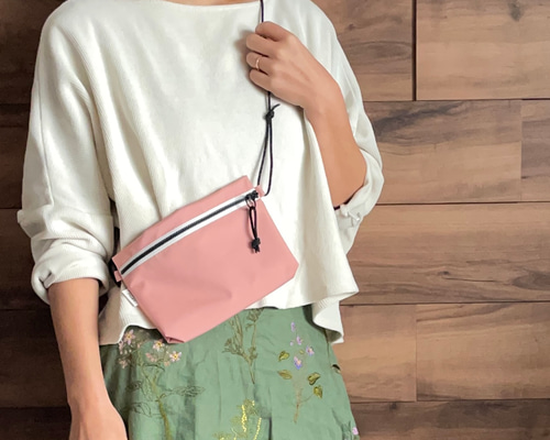 春限定カラー】撥水防水サコッシュ☆ 5つのポケット☆コンパクトで軽量