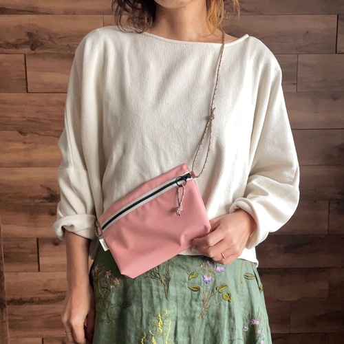プラダ　ショルダーバッグ　サコッシュ　ナイロン　マチなし　ピンク プラダ PRADA PRADA ショルダーバッグ Re-Edition 2005 1BH204 R064