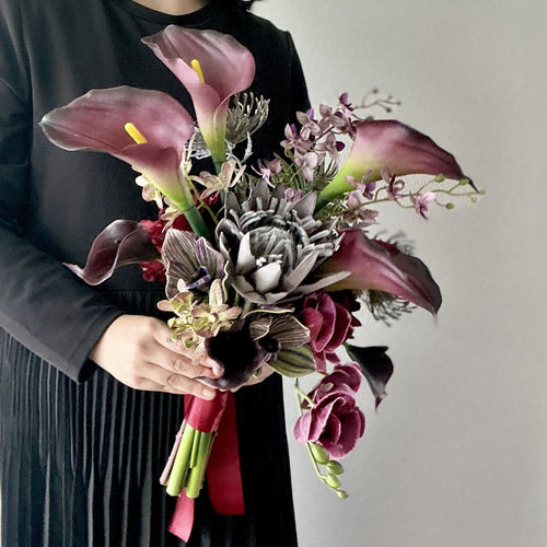 ピンクのバラと芍薬のクラッチブーケ&ブートニア | juin wedding