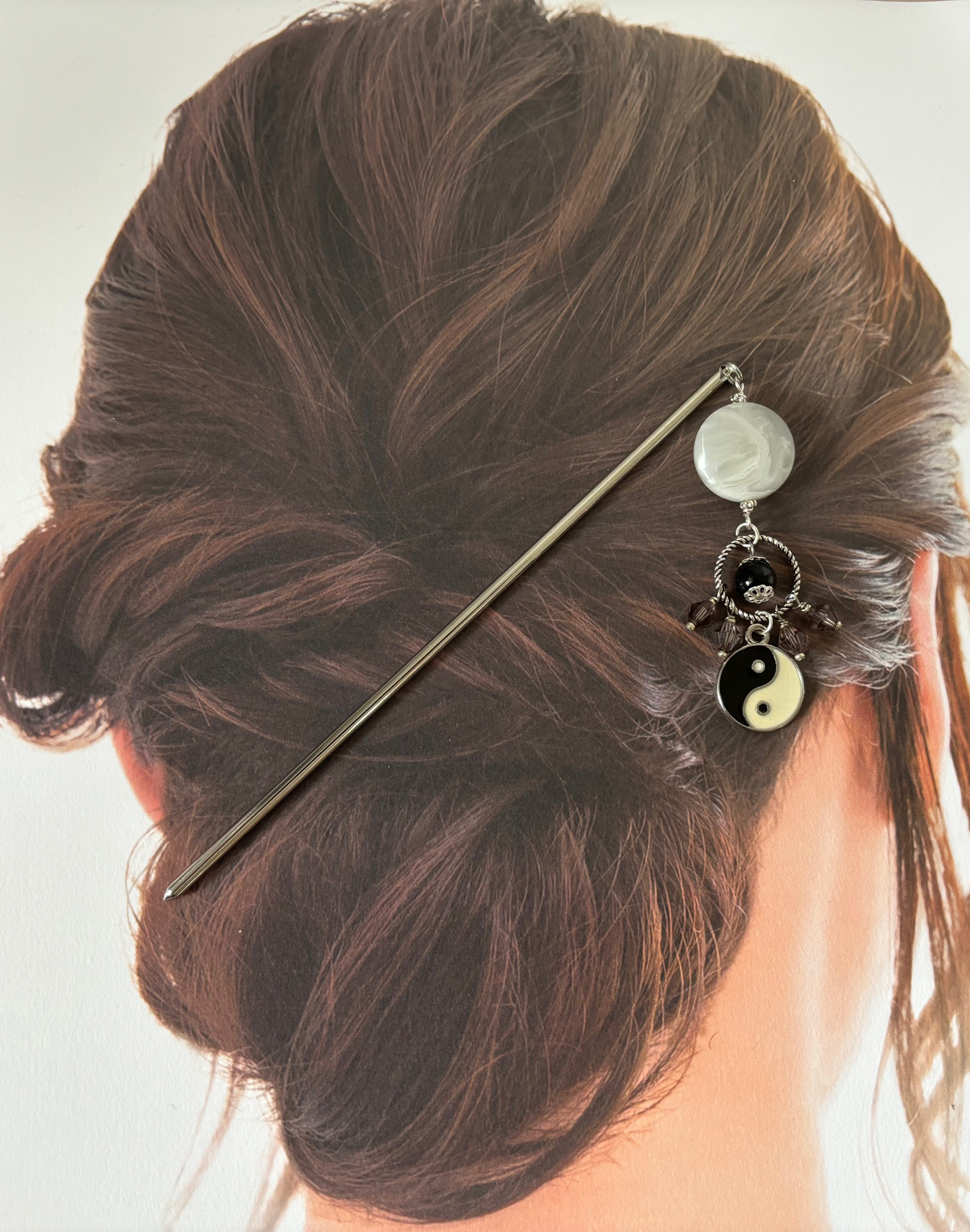 かんざし　インヤンチャームとグレーマーブルビーズの簪　一本挿し　一本簪　黒　ブラック　グレー　モノトーン　灰色　0104