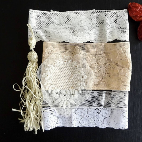 本日終了　ハンドメイド　フランスアンティークレース　コラージュ額装 フランス製アンティークレースコラージュ 本日終了 ハンドメイド