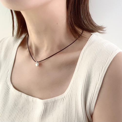 カレンシルバーハートの本革 革紐ネックレス/silver925