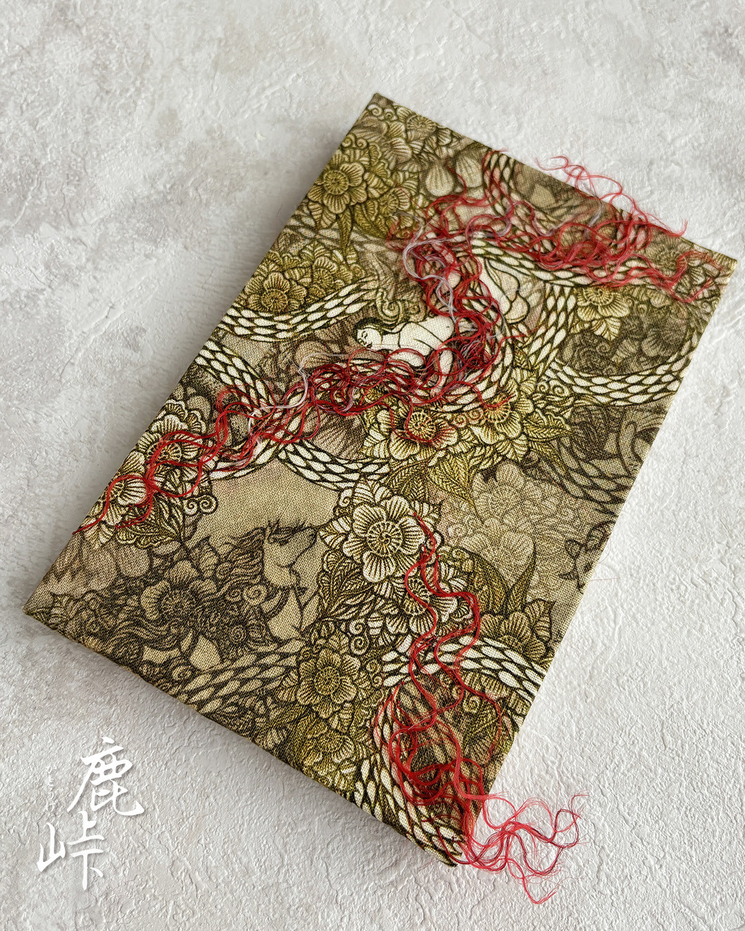 弁天と蛇の植毛刺繍　御朱印帳(大判タイプ) 4,608円
