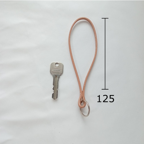 長い革ひもキーホルダー ステッチ ヌメ革 キーホルダー TORI WORKS