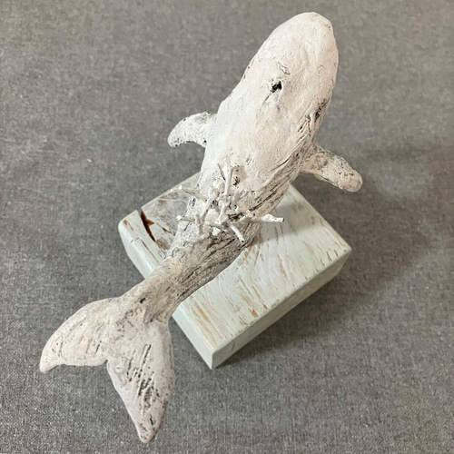 森になったクジラ クジラの置物 一点もの 立体・オブジェ アン 通販