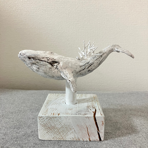 森になったクジラ クジラの置物 一点もの 立体・オブジェ アン 通販