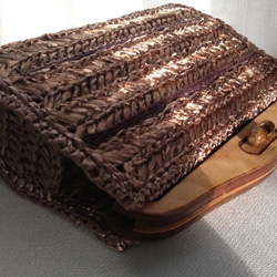 ゴールドベージュ✽木製ハンドルのクラッチバック 3枚目の画像