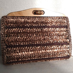 ゴールドベージュ✽木製ハンドルのクラッチバック 1枚目の画像