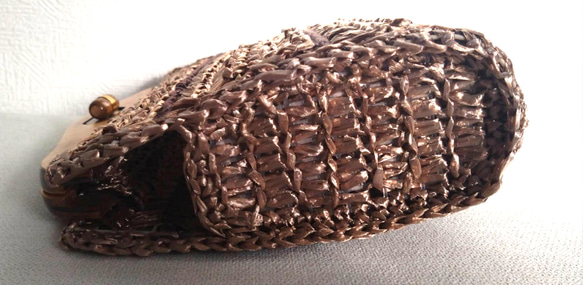 ゴールドベージュ✽木製ハンドルのクラッチバック 4枚目の画像