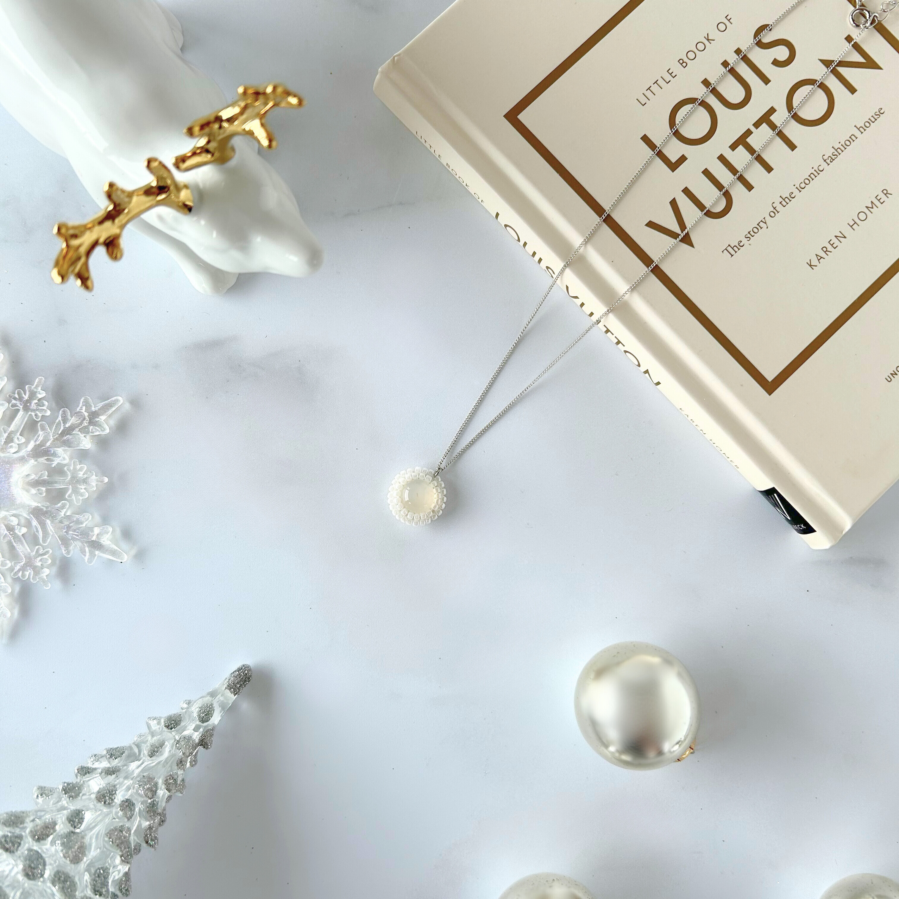 ホワイトアゲート 一粒 ネックレス  天然石 ビーズ刺繍