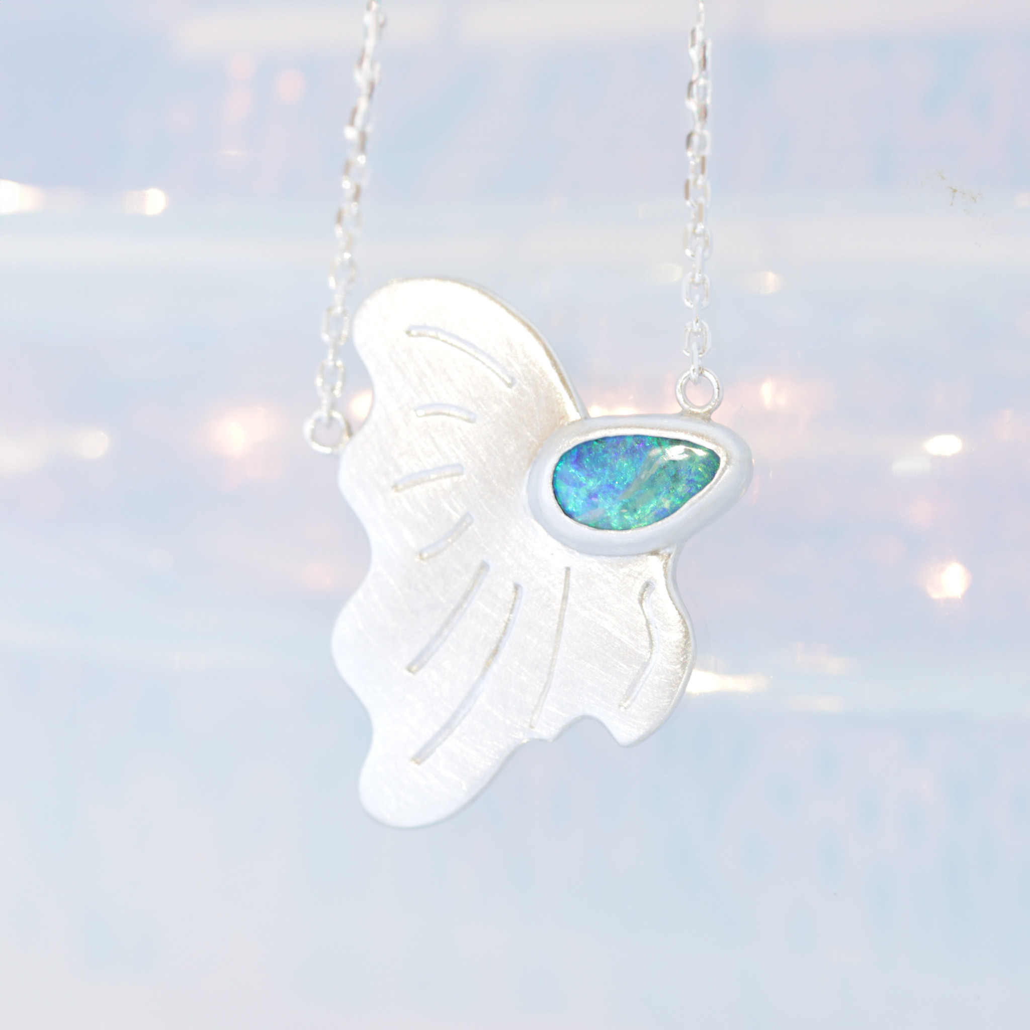 オーストラリア産ボルダーオパール・ネックレス《fish-beta》