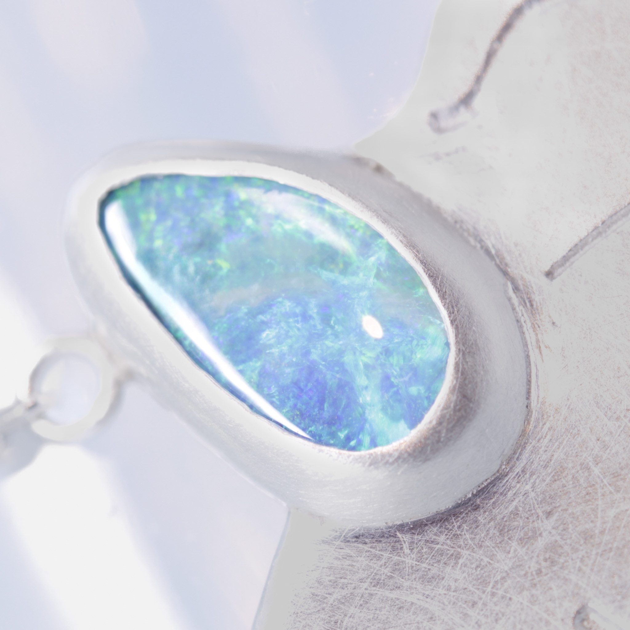 オーストラリア産ボルダーオパール・ネックレス《fish-beta》