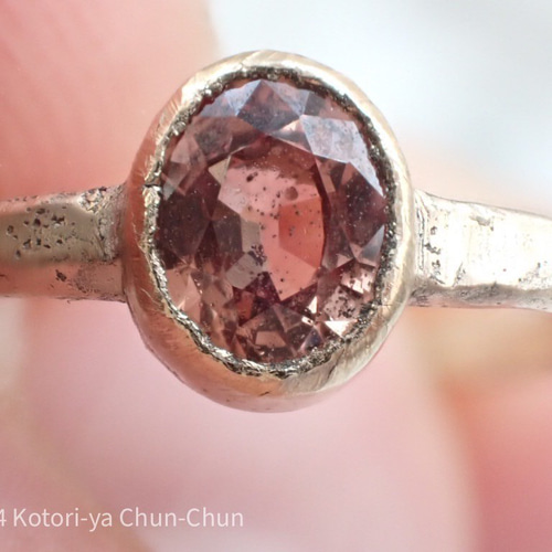 小鳥屋ジュエリー】秘蔵のスリランカ産 蛍光ピンクオレンジサファイア