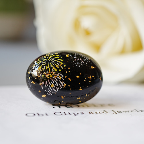 天然石黒瑪瑙（メノウ）と花火の帯留め 金箔 24k ポニーフック  
