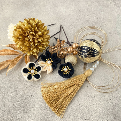 つまみ細工　髪飾り　濃いエンジ　黒　ゴールド つまみ細工 髪飾り 濃いエンジ 黒 ゴールド 成人式・卒業式】黒