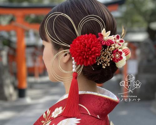 赤×ベージュ　つまみ細工の髪飾り　成人式　卒業式　結婚式　色打ち掛け　着物　振袖 10d55502d4e05e00204f0ffba97242