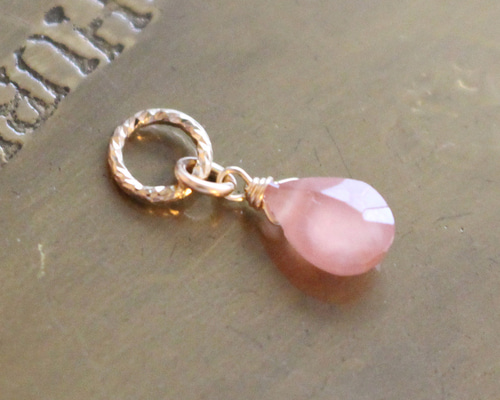 ✨7月誕生石✨ インカローズ＜ペアシェイプ・ミニ＞のチャーム（K14GF