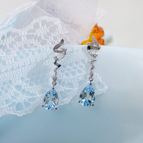 セブンイレブン 冬ギフト カタログ 天然ダイヤモンド付きアクアマリンピアスk18 ピアス（スタッド アクアマリン