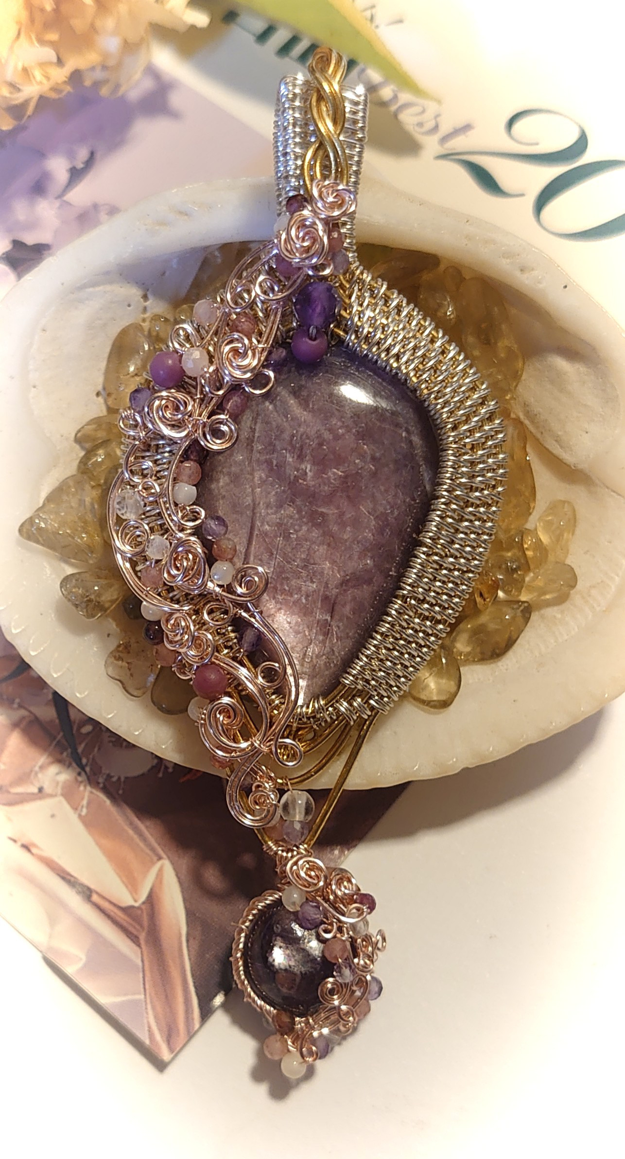 宝石質　レピドライト　２連ワイヤーアート・ペンダント