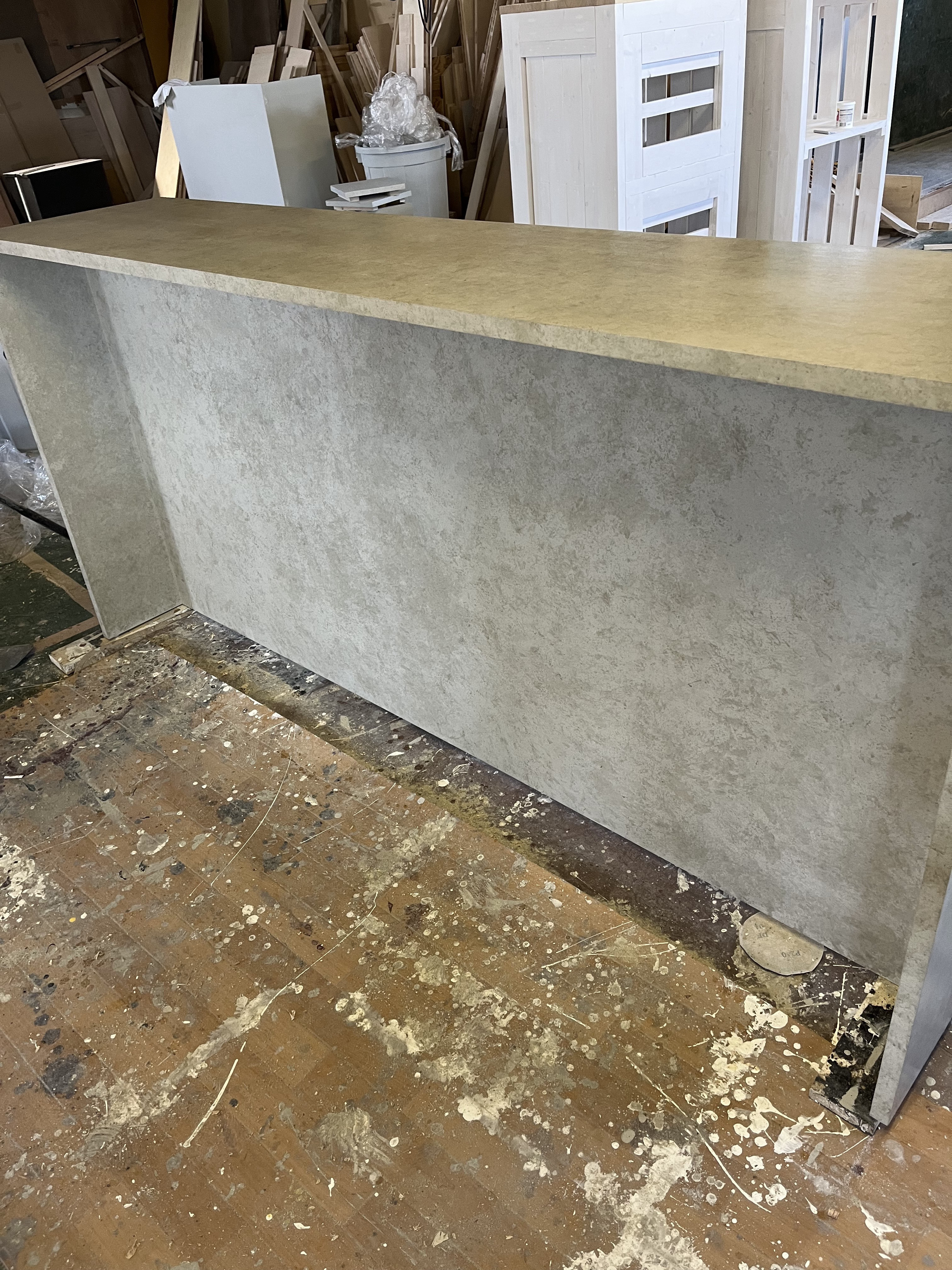 バーカウンター　受付カウンター　テーブル