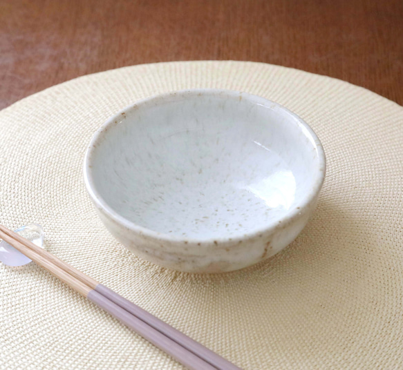 藁灰釉の平小鉢 お椀・ボウル・鉢 TSUCHI-HANAKI 通販 17993074