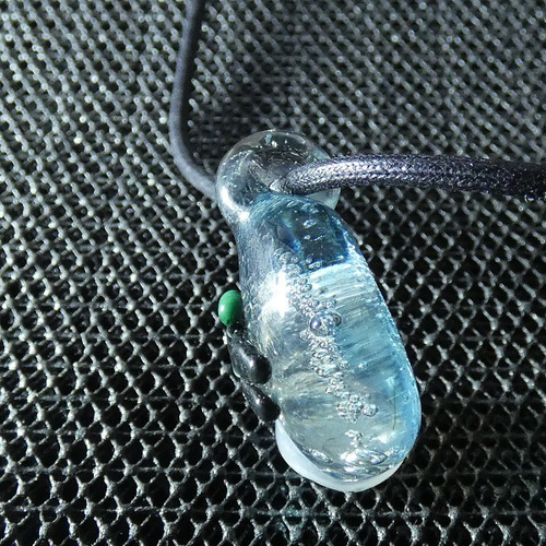 水辺のトンボ NO.1（ガラス、とんぼ玉、昆虫、水辺、夏） とんぼ玉