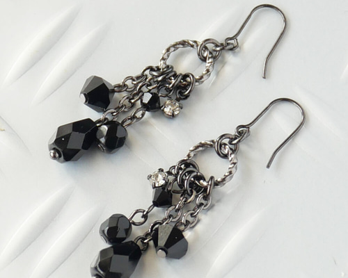 Commuse ピアス black 黒 カット クリスタル ブラック ミニ ピアス ピアス（フック