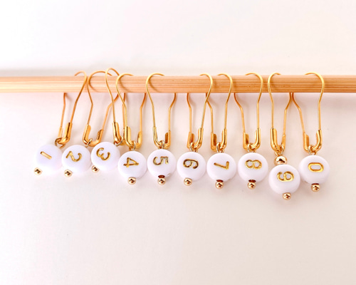 ネームプレート(ブローチ、ペンラ用制作可/2コ―100円、4コ以上