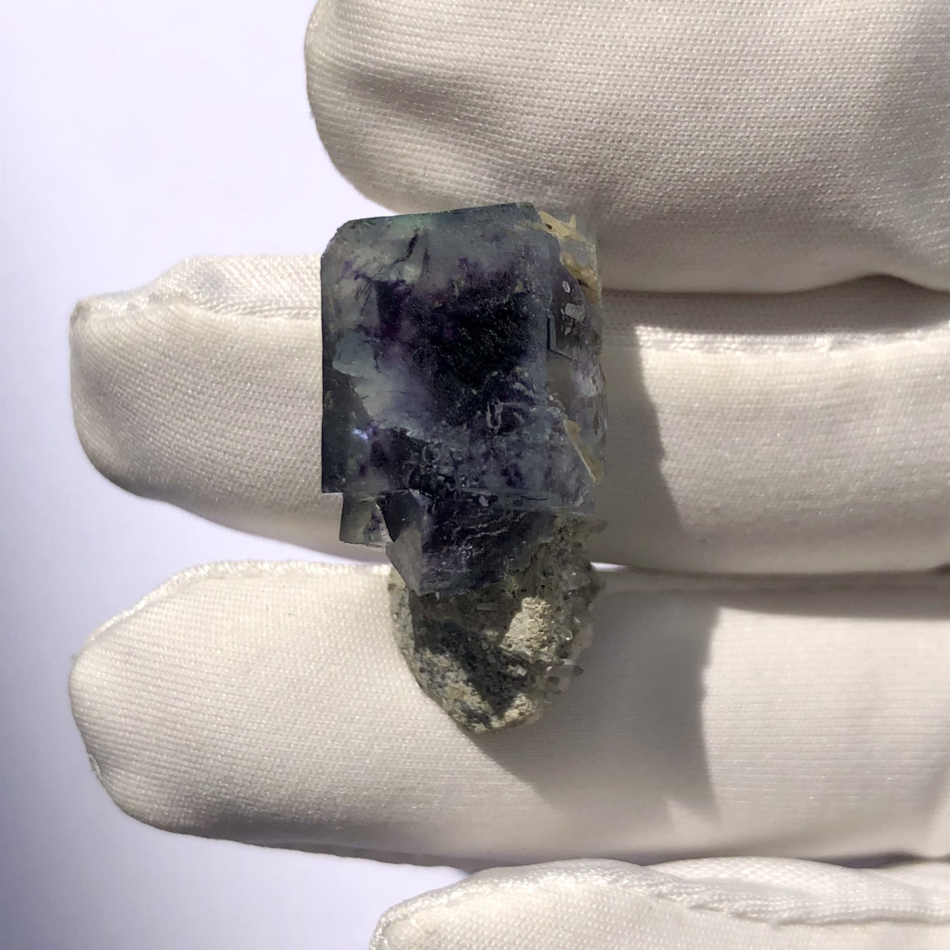 中国 福建省産フローライト 【一点物】 原石 鉱物 天然石 (No.1612)