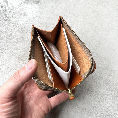 栃木レザー 本革 スタッズ L字ファスナー ミニ財布 生成り 栃木レザー 本革 スタッズ L字ファスナー ミニ財布 生成り