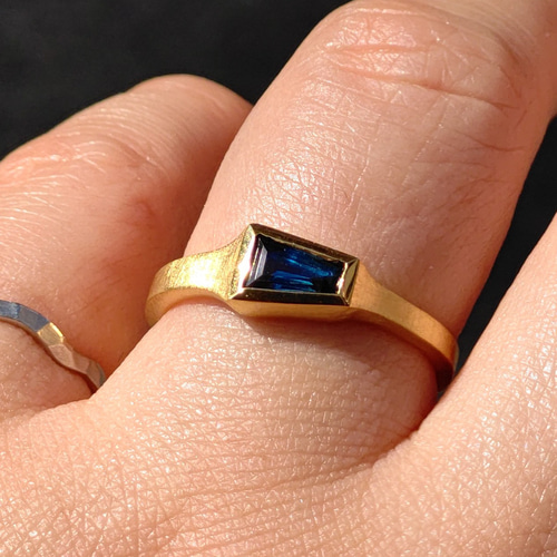 ブルーサファイア テーパーバゲット 0.52ct 変形印台 シルバー