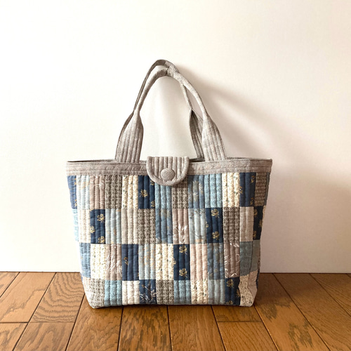 パッチワークキルトのトートバッグ（ハンドメイド） ハンドメイド のパッチワークキルトのトートバッグ