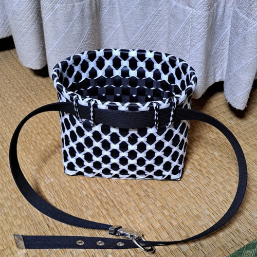 PPバンドかご(ベルト通し付き はけご 小)収穫かご、プラカゴ 模様e黒