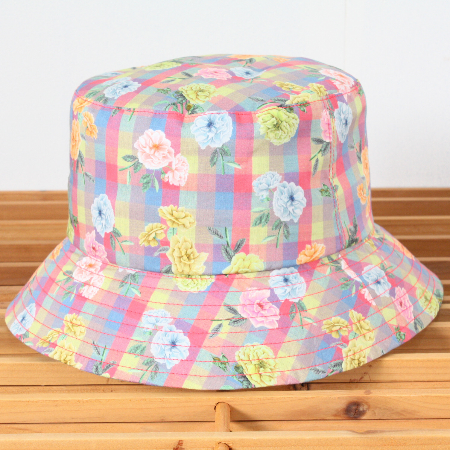 つば短めバケットハットタイプ●絶妙な色合いが可愛すぎる花柄チェックハット　春夏　オールシーズン　帽子　紫外線対策