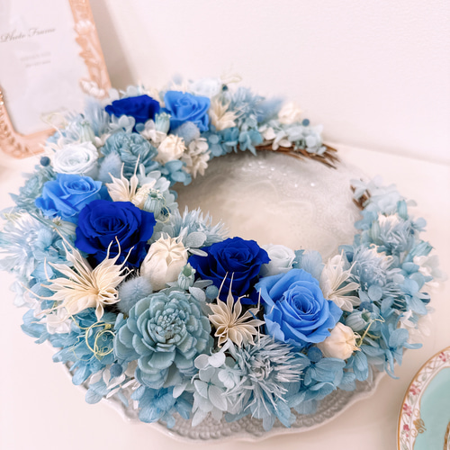 オーダー作品】人気 三日月リース ブルー 青 光沢あるバラが美しい