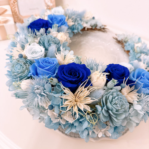 オーダー作品】人気 三日月リース ブルー 青 光沢あるバラが美しい