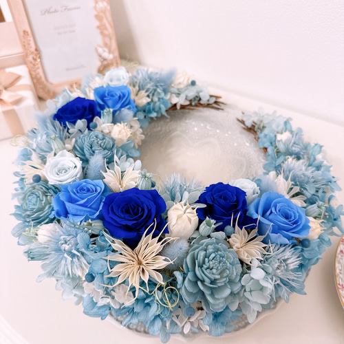 オーダー作品】人気 三日月リース ブルー 青 光沢あるバラが美しい
