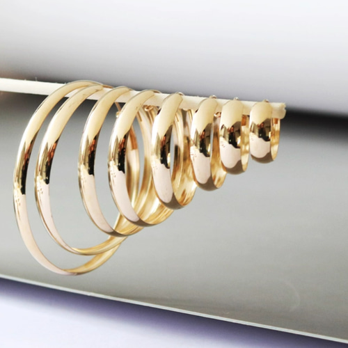 完売品 極美品 フープピアスゴールド K18ヴェルメイルゴールドフープピアス - IBUQUI 下北沢にある