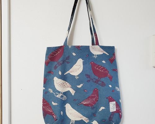 半額SALE】 シュールな鳥さん柄の丸底トートバッグ トートバッグ